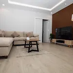 شقه بتصميم فندقي، تتكوّن من غرفه وصاله +مطبخ+دورة مياه