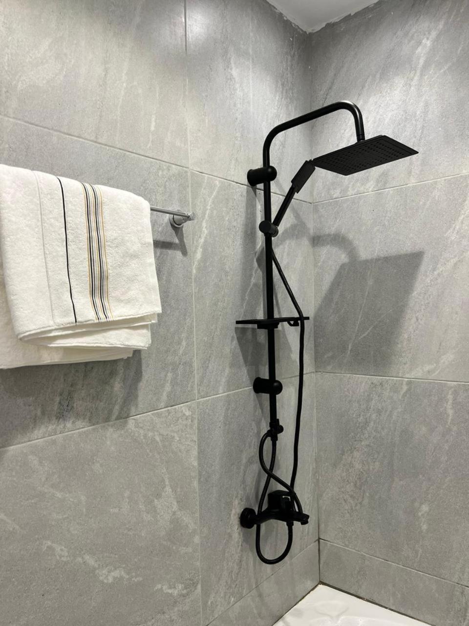 شقه بتصميم فندقي، تتكوّن من غرفه وصاله +مطبخ+دورة مياه Apartment Riyadh