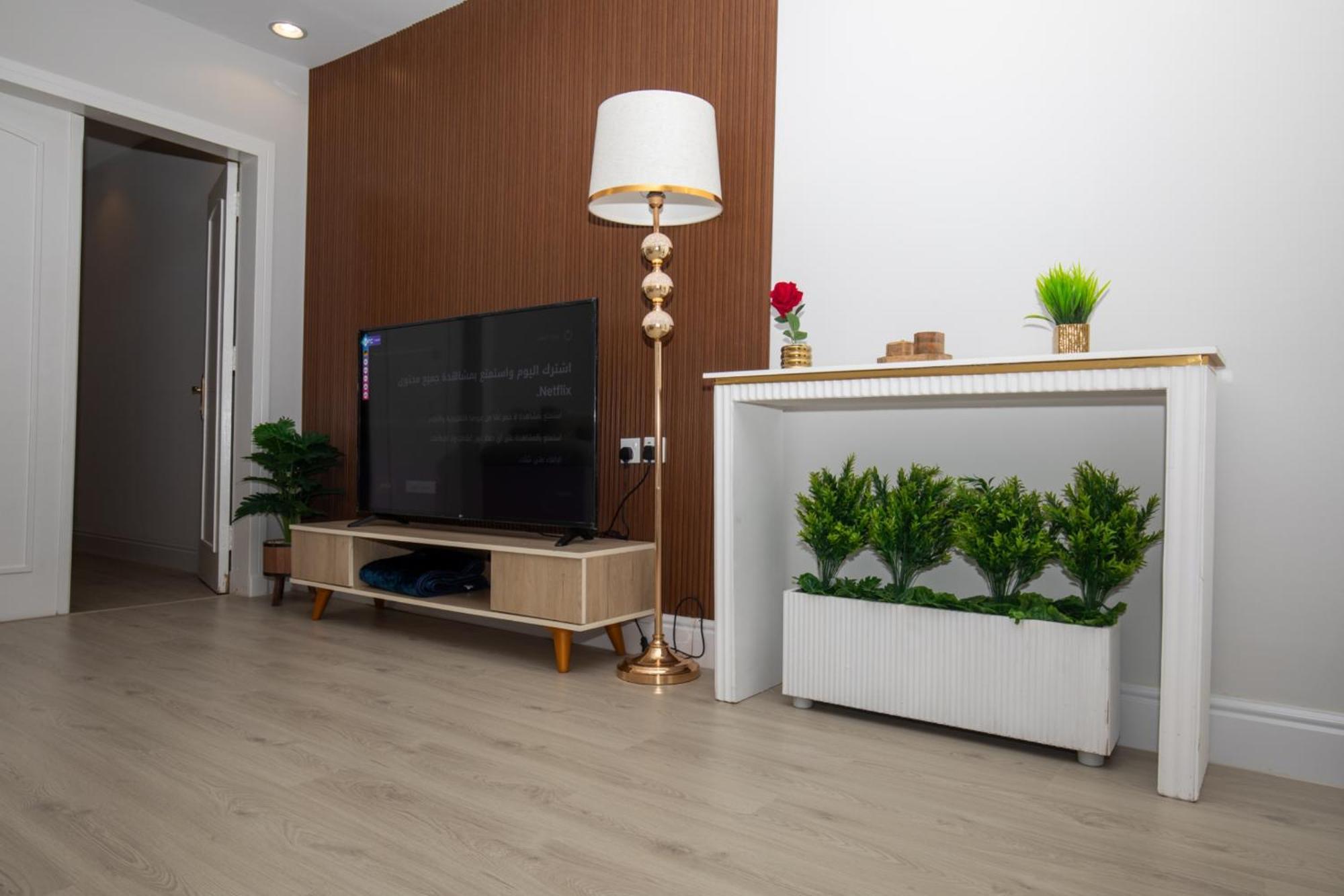 شقه بتصميم فندقي، تتكوّن من غرفه وصاله +مطبخ+دورة مياه Apartment